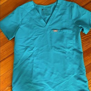 FIGS XS scrub top
